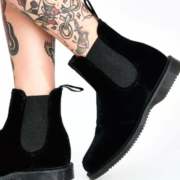 Dr. Martens Flora Boots Black Velvet Pull On Chelsea Ankle Boots Women's Sz 8 - Picture 1 of 13